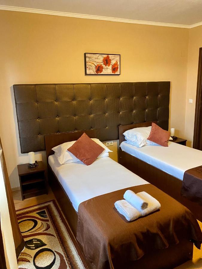 Hanul Lui Bogdan Economy Inn Făget 外观 照片