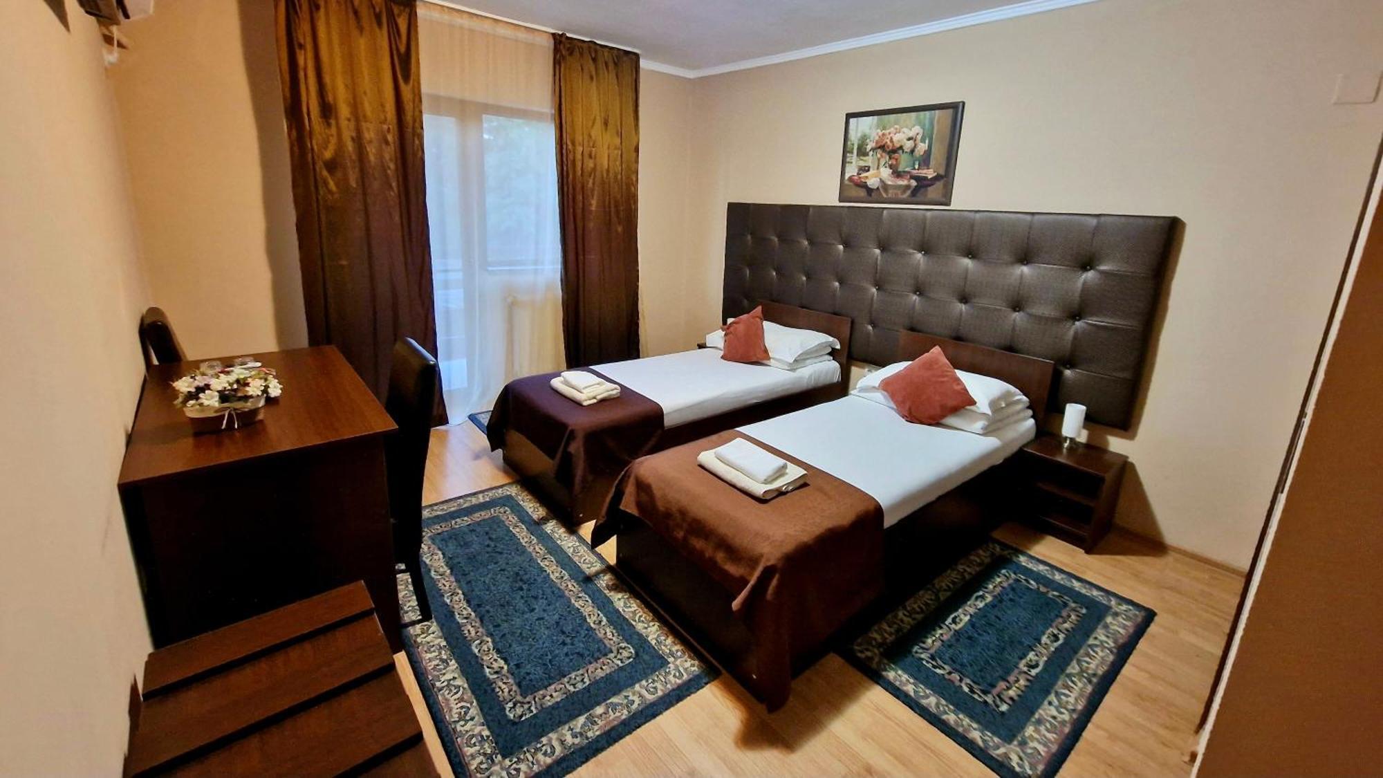 Hanul Lui Bogdan Economy Inn Făget 外观 照片