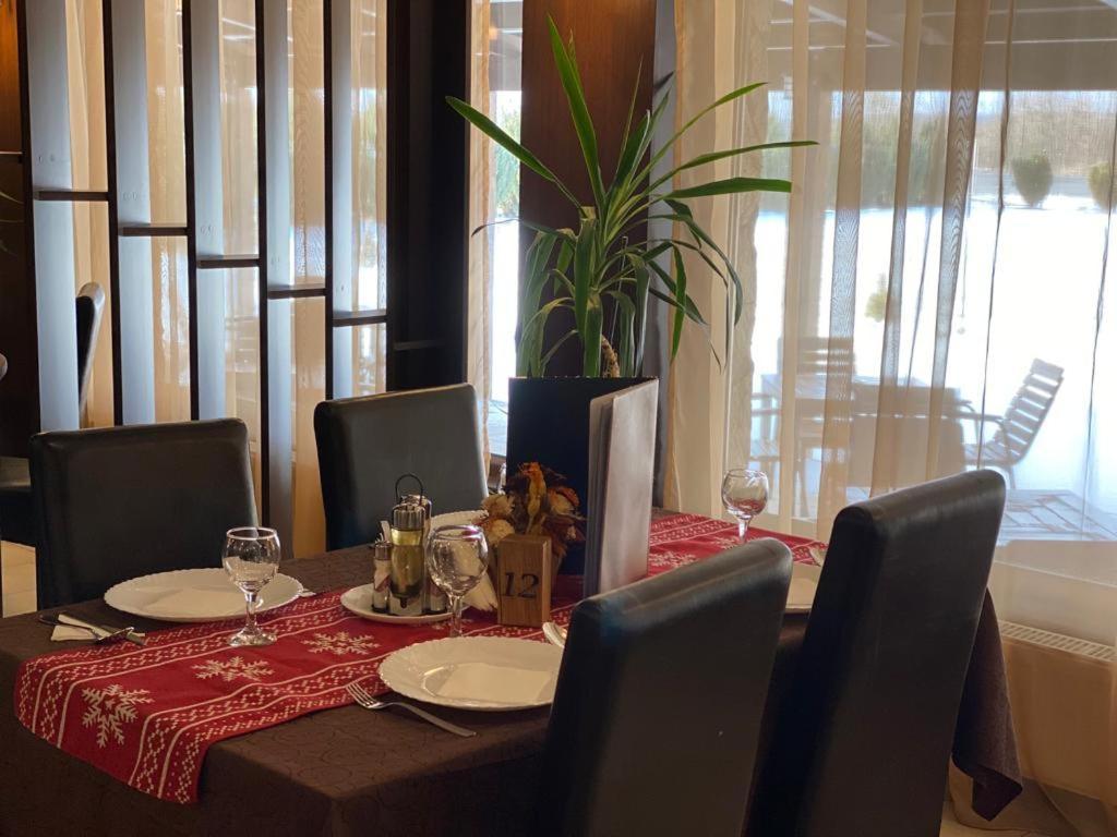 Hanul Lui Bogdan Economy Inn Făget 外观 照片