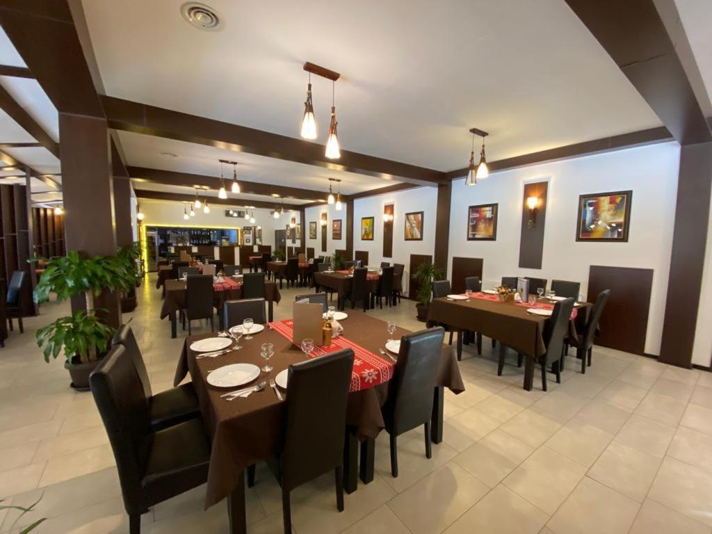 Hanul Lui Bogdan Economy Inn Făget 外观 照片