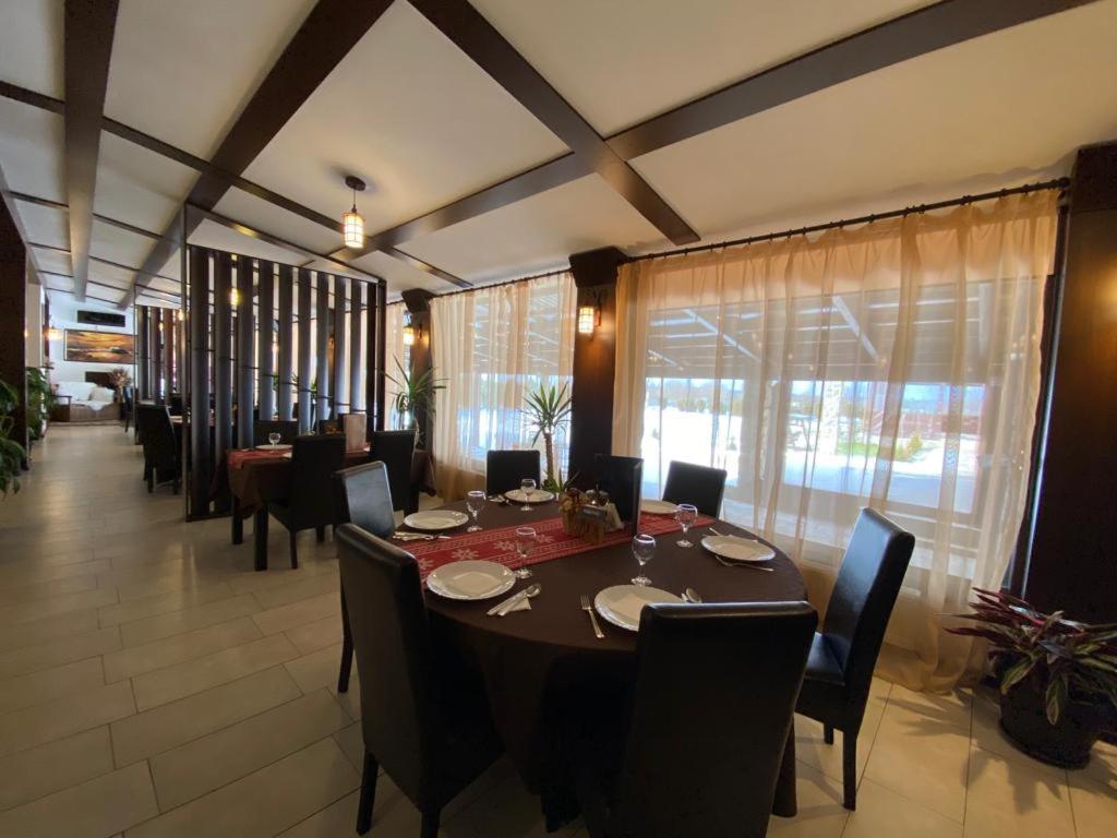 Hanul Lui Bogdan Economy Inn Făget 外观 照片